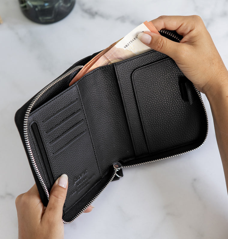 26-022401 Norfolk Pocket Compact Zip Black Organiser